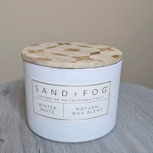 NWT Sand & Fog 2-Wick Winter White Candle with Natural Essential Oils